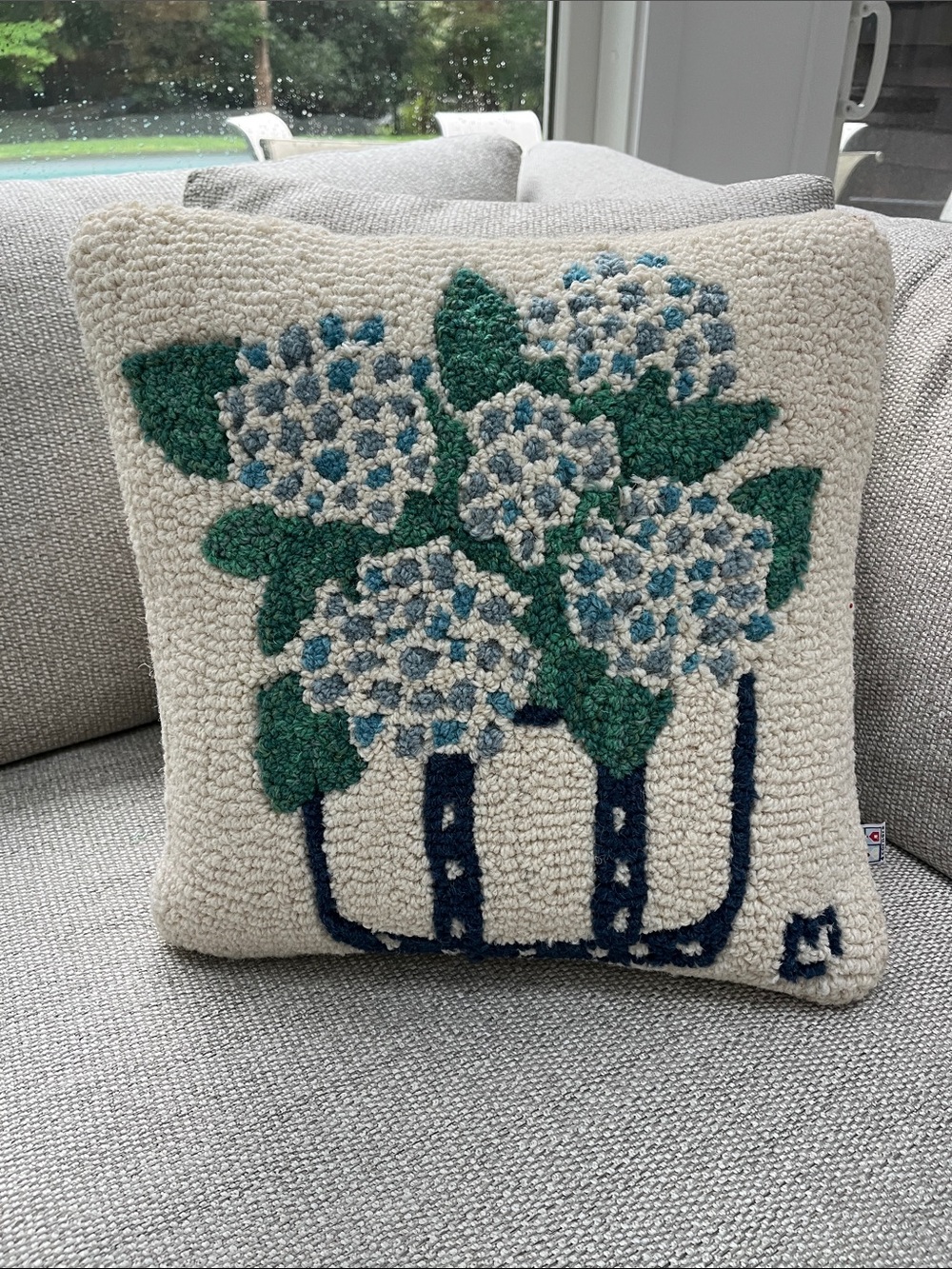 Chandler 4 Corners Laura Megroz Hydrangeas Tote Hand-Hooked Wool Pillow 18” - Picture 2 of 9
